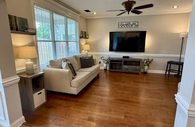 633 Dunrobin Lane Gallery 2