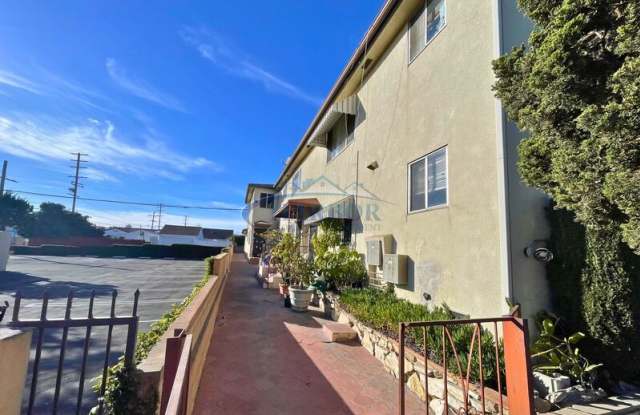 1711 North Avalon Boulevard Gallery 1