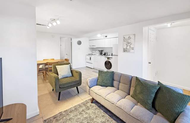 1523 PENNSYLVANIA Avenue SE Gallery 4