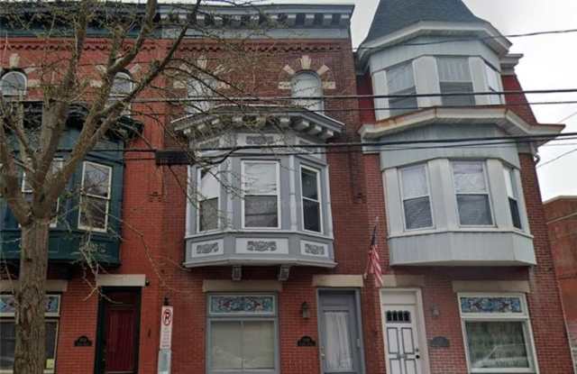 1116 Turner Street Gallery 1