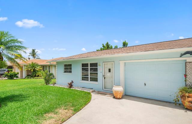 Renovated 3 Bed, 2 Bath Annual Rental in Naples Park Gallery 4