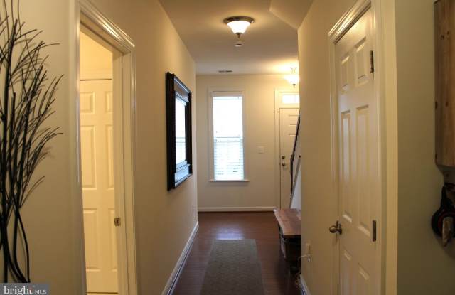 1548 KINNAIRD Terrace NE Gallery 4