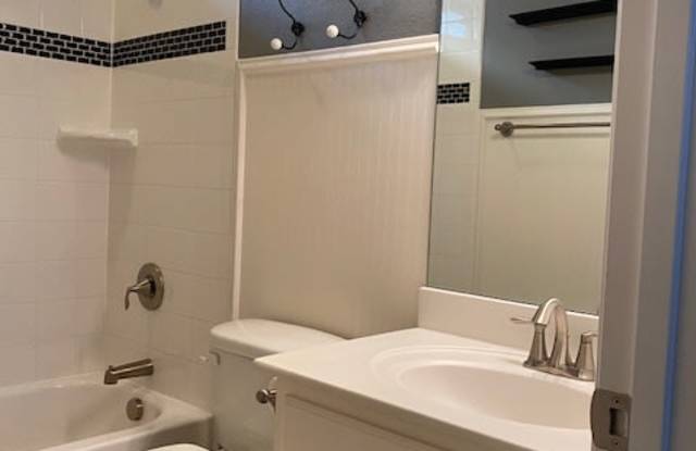 5117 Datewood Lane Gallery 4
