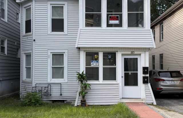 885 Yorkston Street Gallery 1