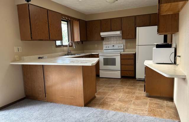 4-Bed 2- bath home Near Riverside State Park Gallery 4