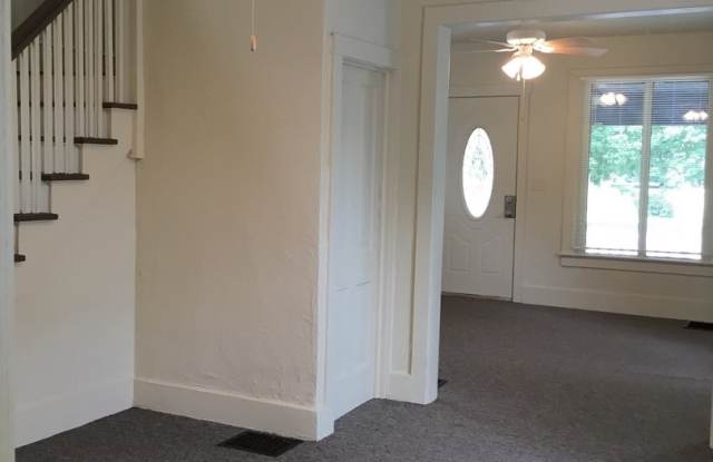 3 Bedroom Single Family Home in Goshen! Gallery 4