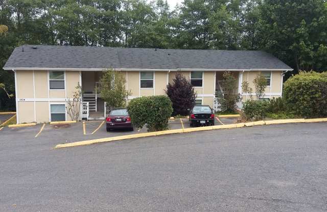Recently Remodeled 1 Bedroom in Port Orchard - 1934 Lincoln Avenue Southeast, Port Orchard, WA 98366