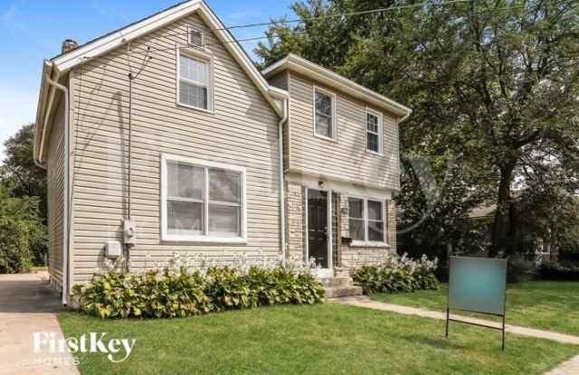 612 Bangs Street - 612 Bangs Street, Aurora, IL 60505