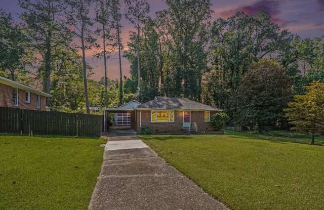 Great location! 2 bedroom 1 bath Gallery 1