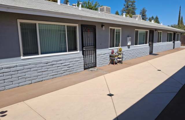 2 Bed 1 Bath Apartment for Rent with 2 carport parking spaces - 2230 South Linwood Street, Visalia, CA 93277 2 Bed 1 Bath Apartment for Rent with 2 carport parking spaces - 2230 South Linwood Street, Visalia, CA 93277