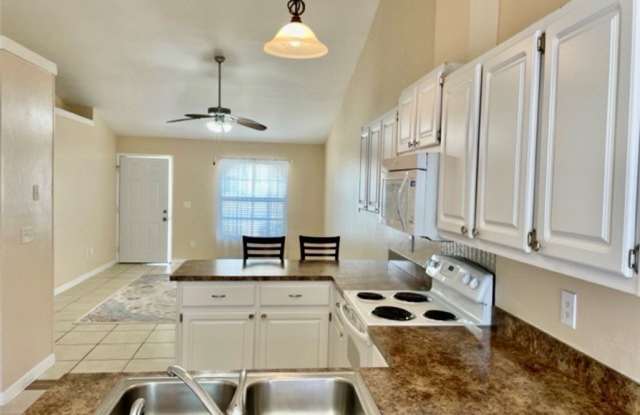 1804 SW 21st Lane Gallery 3