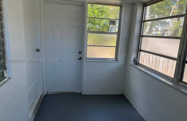 1948 Lincoln St Gallery 3