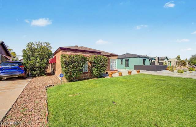 1326 E PALM Lane Gallery 3