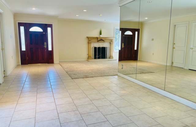 Beautiful 3 bed, single story, Thousand Oaks Home on a cul-de-sac Gallery 3