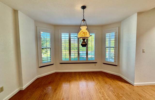 Beautiful home available now Gallery 4