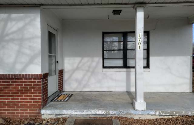 1703 Jackson Street Gallery 3