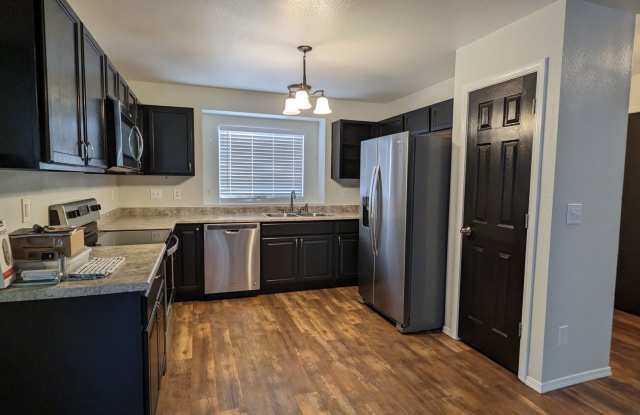 RANCH 4 BED/2 BATH WITH FINISHED BASEMENT AND 2 CAR GARAGE! Gallery 3