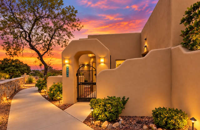 Gorgeous townhome in gated community Gallery 1