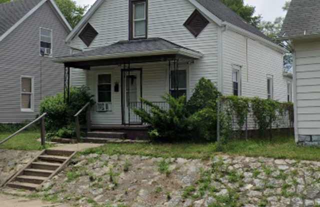 1817 S. Scott Gallery 1
