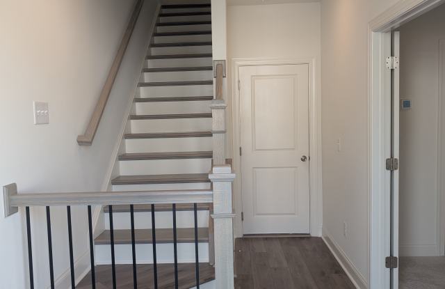 655 Silva Str Gallery 2