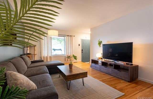 2857 Sherbourne Drive Gallery 4