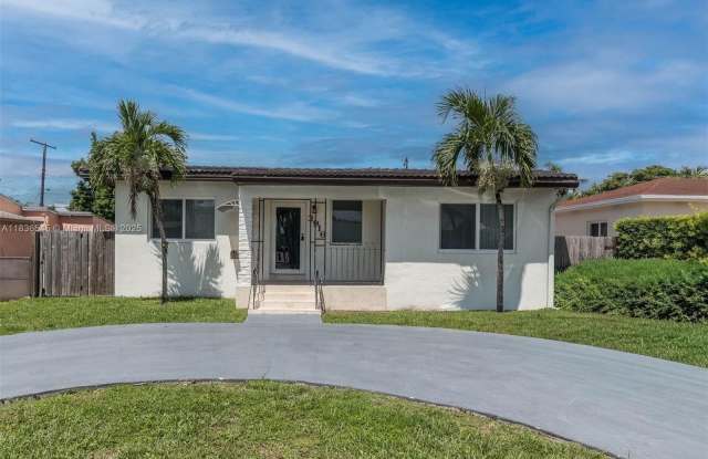 3916 SW 58th Ave photos photos