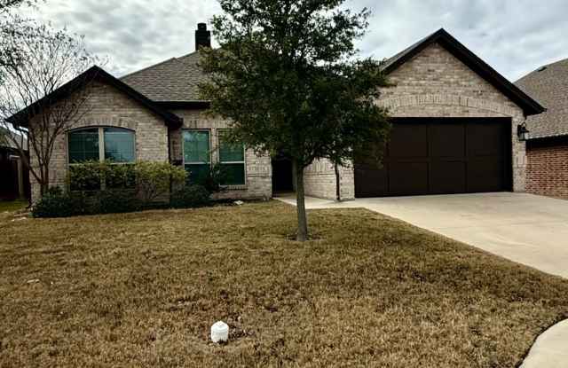 4 Bdrm/2Bath in the Heart of Weatherford! - 1424 Town Creek Circle, Weatherford, TX 76086