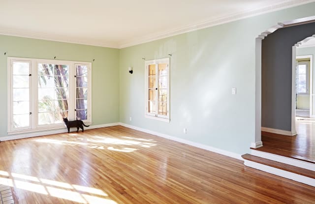 546 N Spaulding Ave - 546 North Spaulding Avenue, Los Angeles, CA 90036