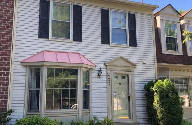 4429 HOLLY Avenue Gallery 1