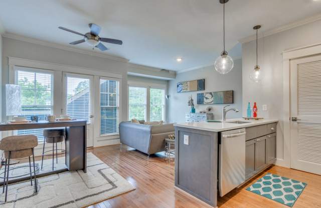 525 East Apartments Gallery 3
