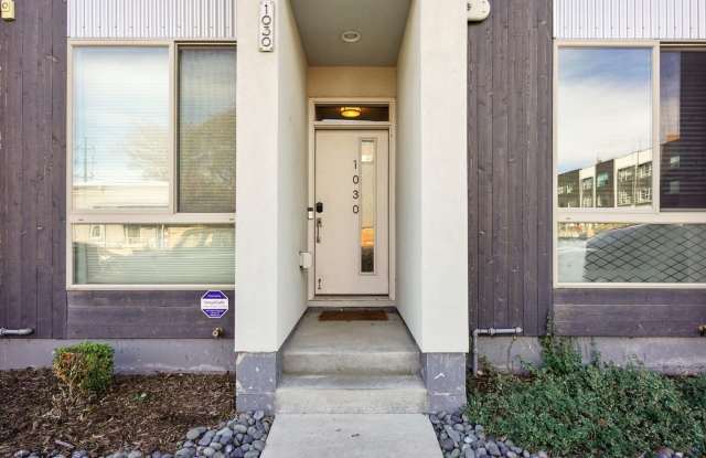 Stunning LOHI 2bd/2ba Townhome w/ Private Garage and Rooftop! Available 4/6/26! photos photos