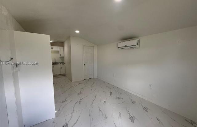 1960 NW 104th St photos photos