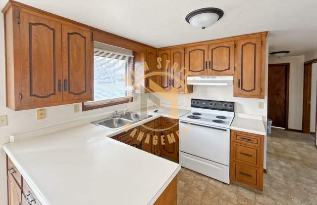 2-Bedroom Duplex in Green Bay – Spacious Yard & Garage! Gallery 3