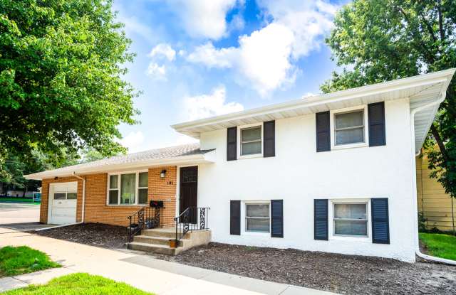 ENTIRE HOUSE: Cozy 2-Bedroom Home in Beautiful Prospect Park! photos photos