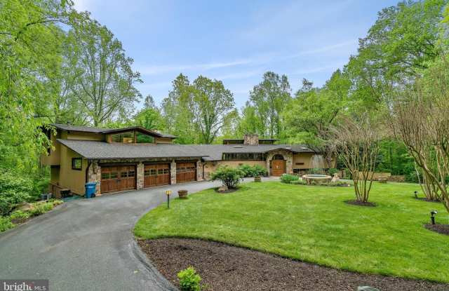 8745 OLD DOMINION DR Gallery 2