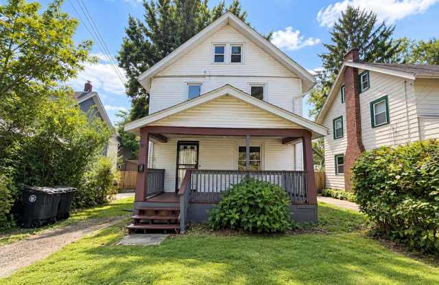 990 Emma Avenue – 5-Bedroom Home with Porch and Off-Street Parking Gallery 1