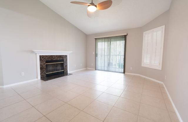 Beautiful Ocean Links Condo! - 800 Ironwood Drive, Palm Valley, FL 32082