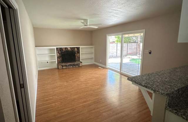 3 Bedroom with Pool! Gallery 3