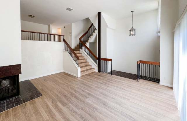 Beautifully Updated 3 Bed, 2.5 Bath La Jolla Townhome – Bright, Spacious,  Perfectly Located! photos photos