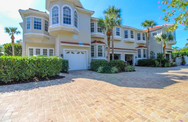 ****DOWNTOWN NAPLES*** SEASONAL***BEAUTIFUL VILLAS NAPOLI****NOW AVAILABLE*** Gallery 3