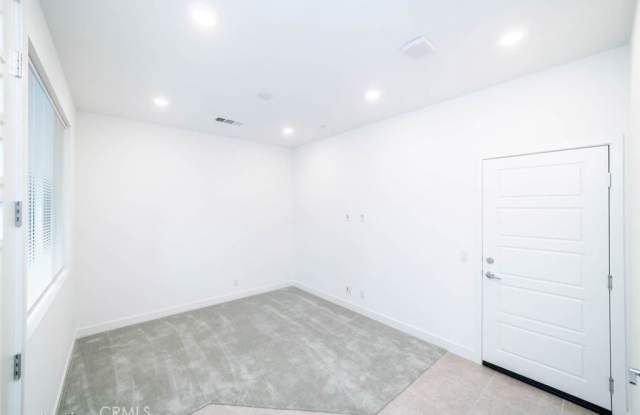 331 Lodestar Gallery 2