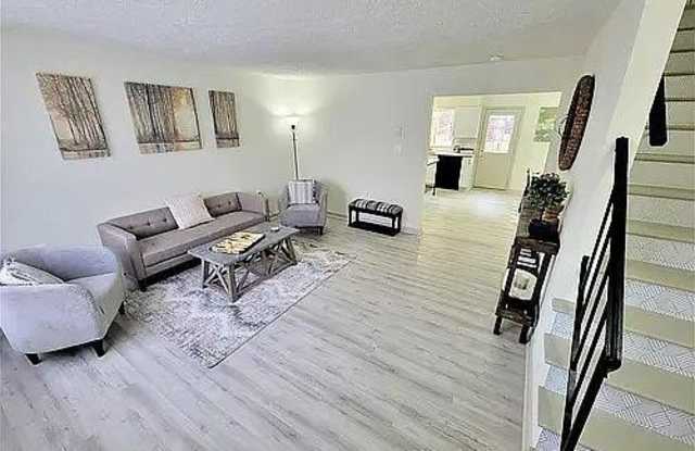 303 GRAY Avenue Gallery 3