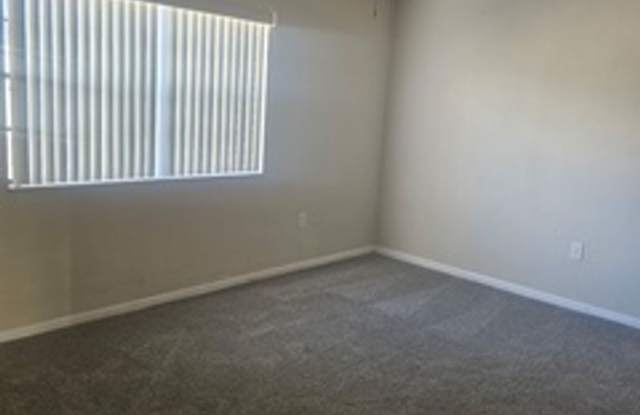 2 bed 2.5 bath Lake Front Townhouse - For Rent by Owner-Affordable move-in costs-No Application Fees Gallery 4