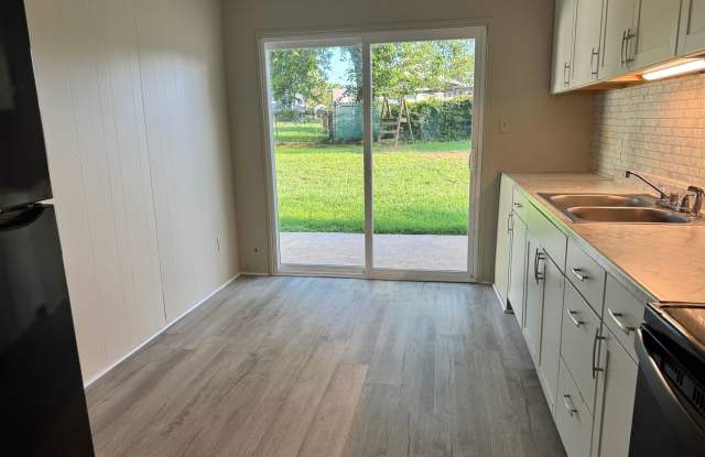 Cozy Duplex Unit Available NOW! Gallery 3