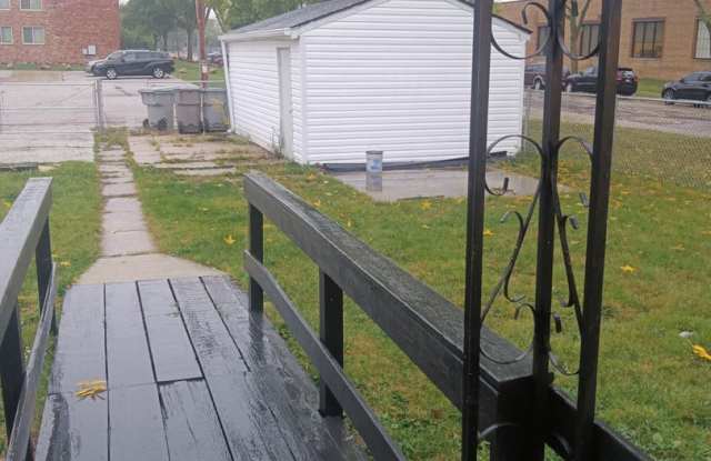 3 bedroom single family home with detached garage Gallery 3