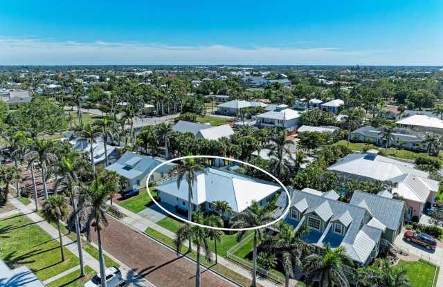 Furnished/Unfurnished ** Annual Rental ** Available 5/1/26 ** 4 Bed/2 Bath Single Family Home ** Downtown Punta Gorda ** $2,850/mo photos photos