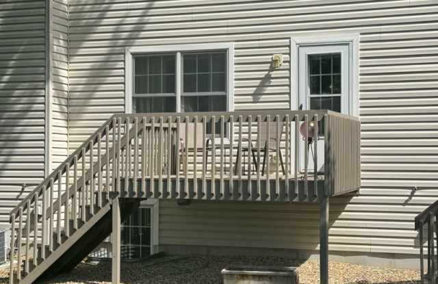 NW Townhouse Enjoy comfortable living in this 2-bedroom, 1.5-bathroom attached 1 car garage just in time for winter! Gallery 4