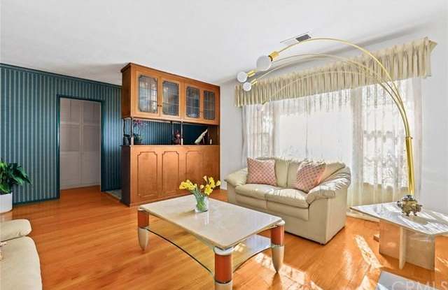 6948 N Ferncroft Ave Gallery 3