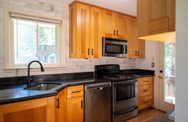 Charming Split-Level Home with Bright Interiors and Spacious Backyard Gallery 3