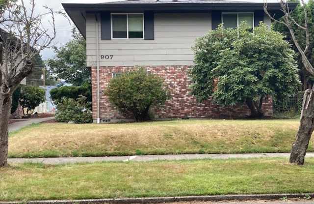 STATUS: PENDING APPLICATION- |T-17B #4 | $1150.00 a month + $100.00 flat rate utility surcharge for (W/S/G) - 907 South Pearl Street, Centralia, WA 98531